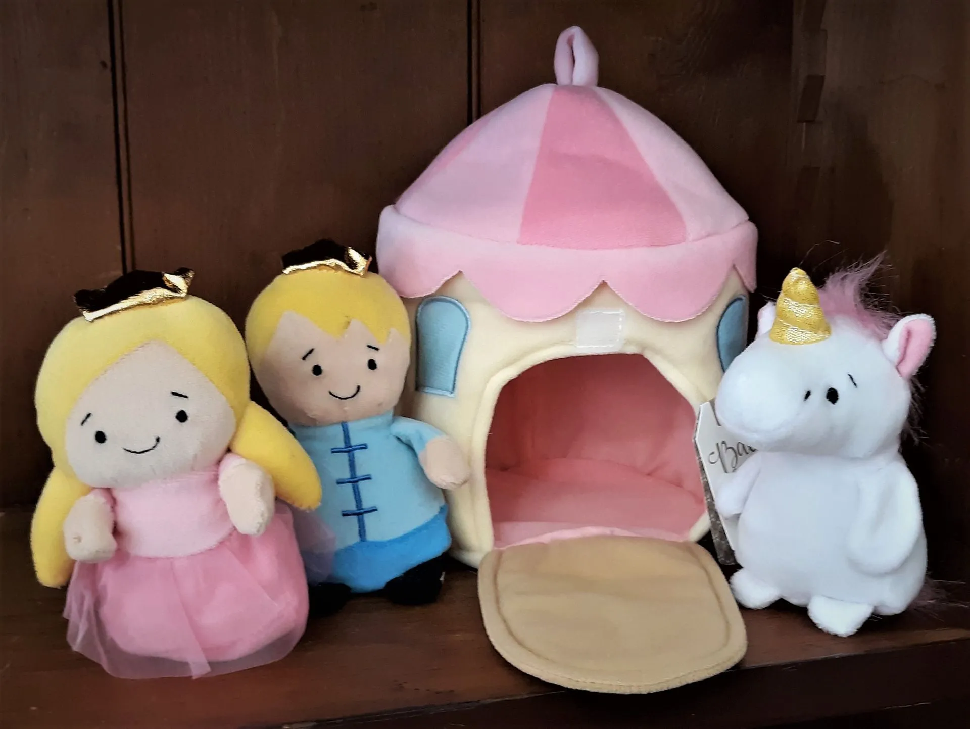 Plush princess, prince and unicorn with a soft pink castle playset